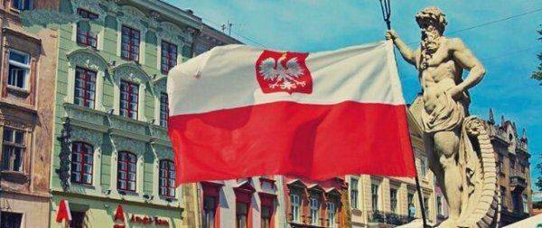 Варшава настойчиво требует своё