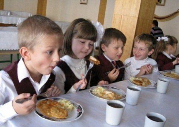 «Панамские патриоты» Порошенко снимают школьников с бюджетного довольствия 