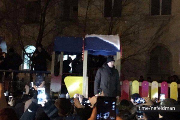 Угрозы и слезы: как Навальный воспринял арест своего соратника Волкова