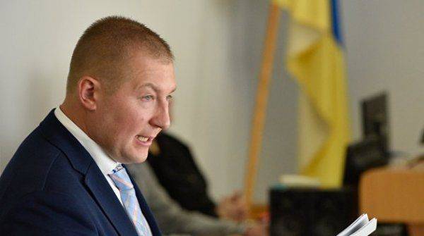 Адвокат Януковича в суде запугал прокуроров битами и «коктейлями Молотова»