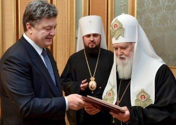 Изгнание дьявола: Порошенко требует церковного проклятия для Мишки-грузинчика  