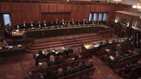 Порошенко попытался переложить ответственность за утерянный Крым