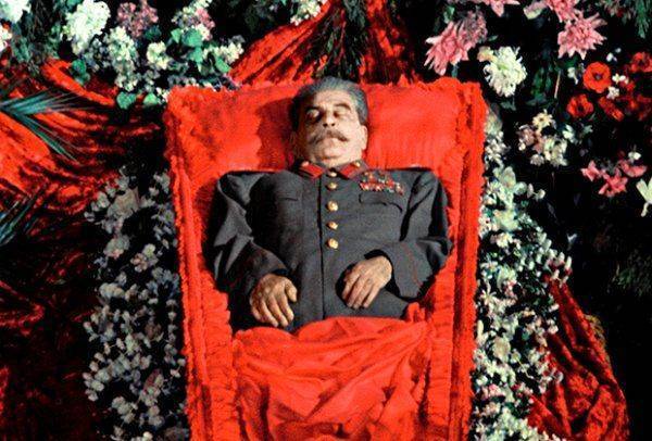 «Их расстрелять, мертвых?»