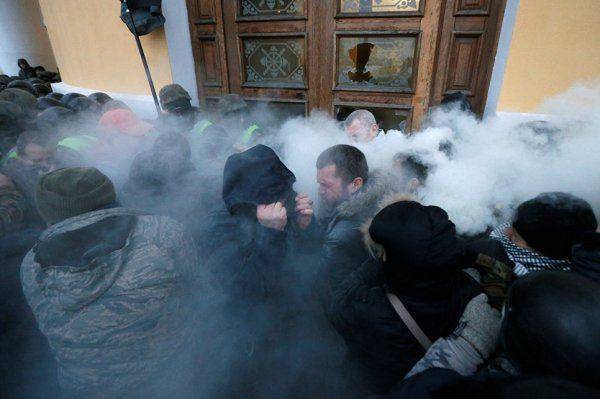 "Сторожевой пес" для Порошенко. Как Запад использует Саакашвили на Украине