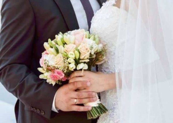 Украинским мужчинам разрешат жениться только после отдачи долга родине в АТО