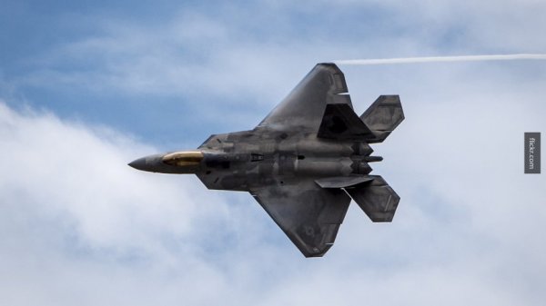 Эксперт об инцидентах в небе над Сирией: США готовят авиацию для борьбы с Асадом