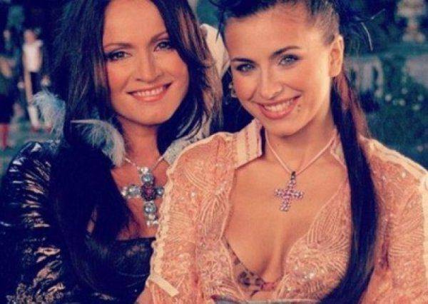 Патриоты требуют лишить гражданства и ввести санкции против артистов, гастролирующих в России  