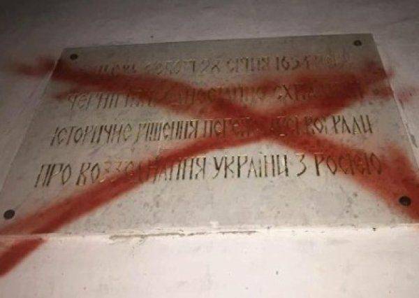 Рождество по-украински: В Виннице протащили гроб «российского оккупанта», в Чернигове осквернили храм  