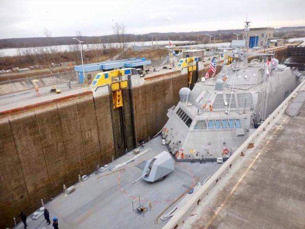 Новейший корабль US NAVY вмёрз в лёд Канады