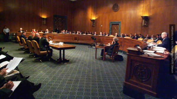 Сенат США разрешил спецслужбам продолжать слежку за иностранцами