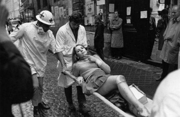 Сколько лет Россия живет в спектакле