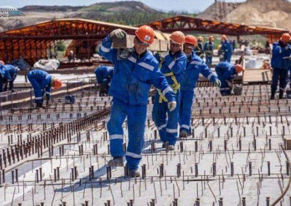 74% украинцев мечтают работать в России