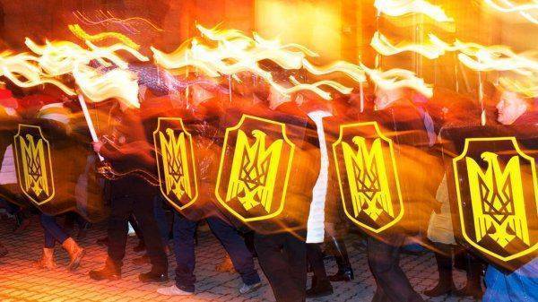 Украинские фанаты, избивавшие стариков, стали вооружёнными дружинниками