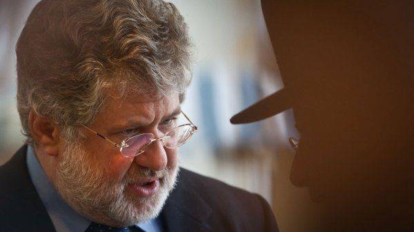 Украинские фанаты, избивавшие стариков, стали вооружёнными дружинниками