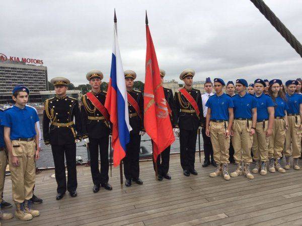 «Юнармию» поддерживают по всей стране