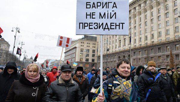 Украинцев призывают выплатить государственные долги