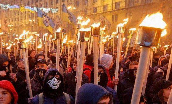 Меркель и Макрон под попкорн ждут, чем закончатся шабаши нацистов на Украине