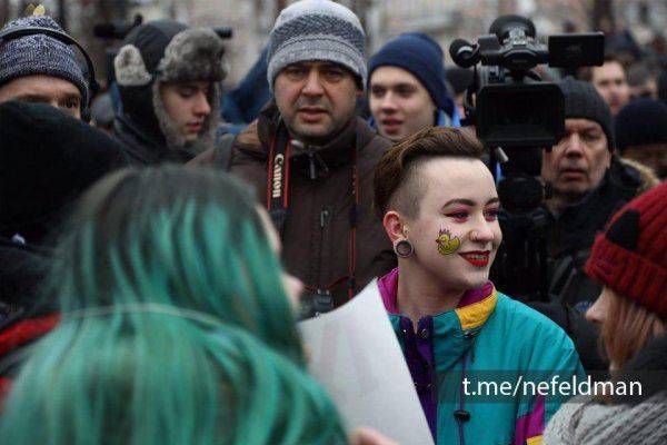 В погоне за минутной славой либералы вновь собрались под портретами Немцова