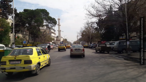 Боевики раздают листовки жителям Восточной Гуты, агитирующие против правительственной операции