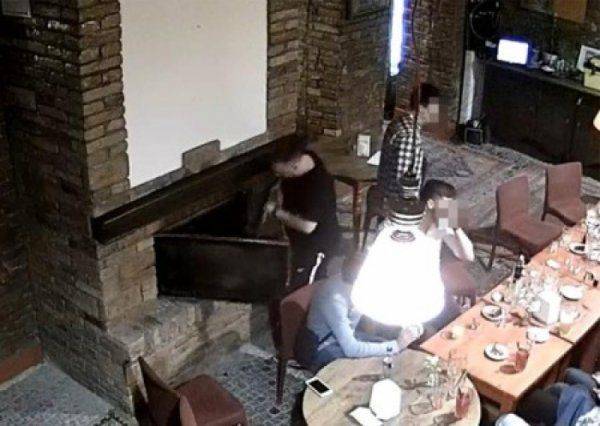 Студент-поляк в Тернополе сжег тризуб в камине ресторана в честь скорого восстановления польских земель  