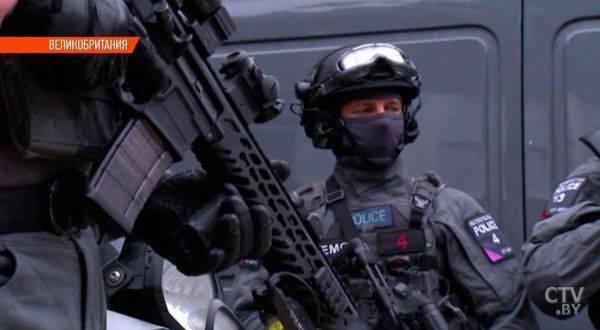 Сеть в гневе: Появилось предложение к министру обороны Британии - куда засунуть свое мнение...