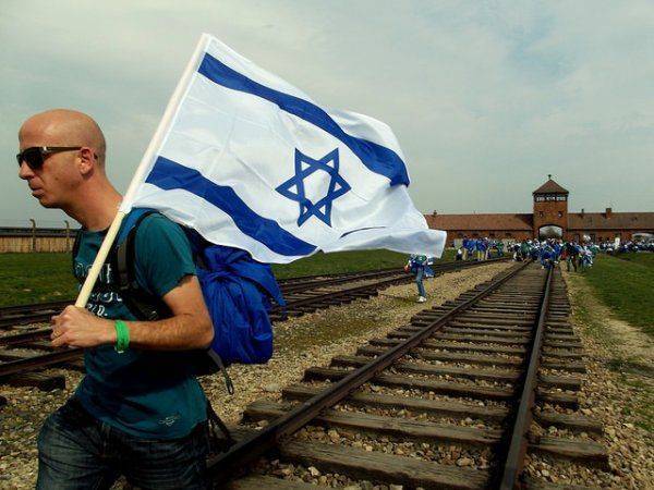 19-летний израильтянин помочился в Освенциме
