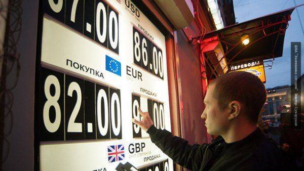 Курс евро превысил отметку в 71 рубль на фоне высылки российских дипломатов