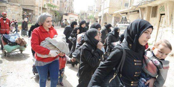 Мирное население покидает Восточную Гуту