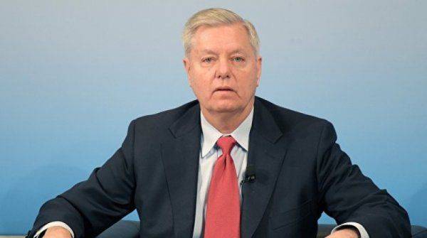 Американский сенатор жалуется, что Россия "сорвалась с цепи": Что бы мы ни делали, это не работает  