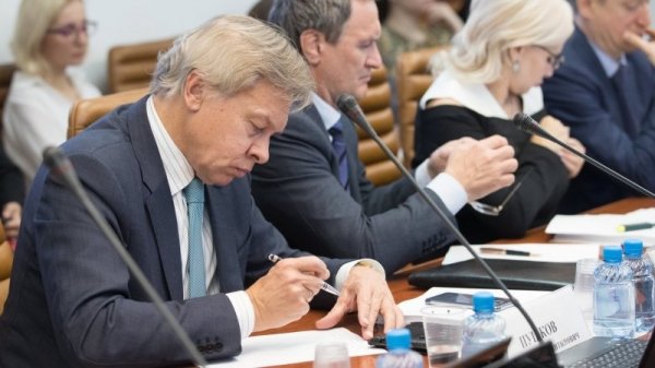 Пушков уведомил Порошенко, что ни Меркель, ни Волкер ему не помогут 