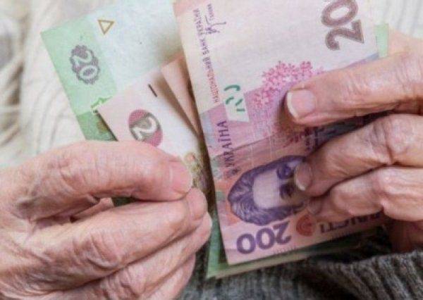 «Дети должны содержать стариков-пенсионеров»: украинцев готовят к отмене государственных пенсий