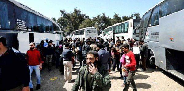 Боевики с семьями выходят из Восточной Гуты