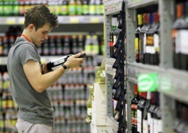 «Нет диплома - нет спиртного». В Украине предложили продавать алкоголь только потребителям с высшим образованием 