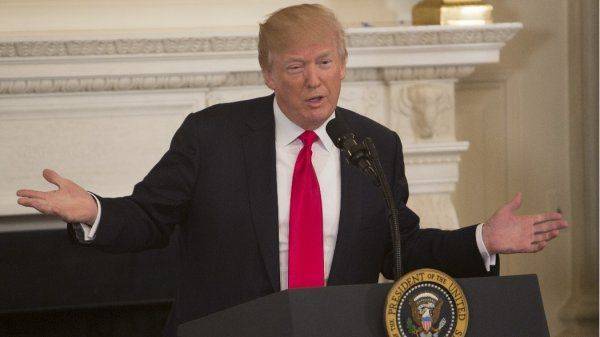 Рухнет нефть - рухнет рубль, но пока всё растет