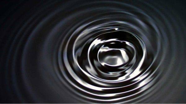 Рухнет нефть - рухнет рубль, но пока всё растет