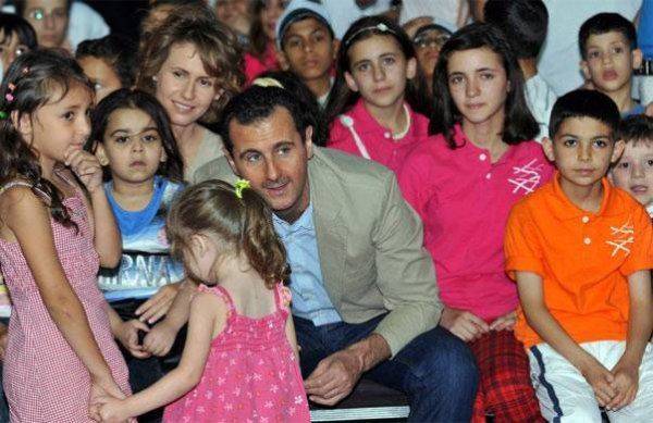 "Мы не боимся". Жители Дамаска после бомбёжки НАТО вышли на митинг в поддержку армии и президента Башара Асада