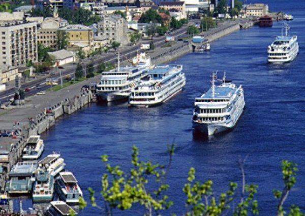 Министр транспорта Украины запретил российским судам заплывать даже в реки 