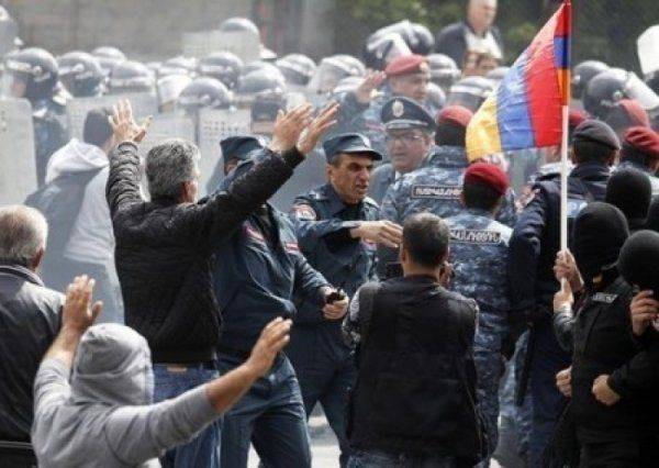 Армянский майдан. Почему молчат побратимы в Украине?