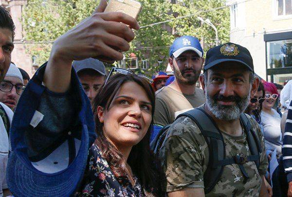 Пашинян устроит армянский «майдан» за печеньки Запада