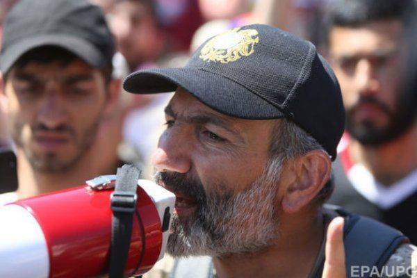 Майданутый-2: Пашинян пытается втянуть Армению в государственный переворот по примеру Украины