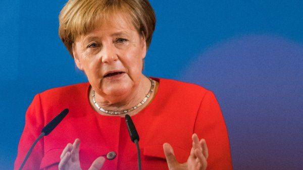 Для чего Макрону и Меркель нужна Россия Путина