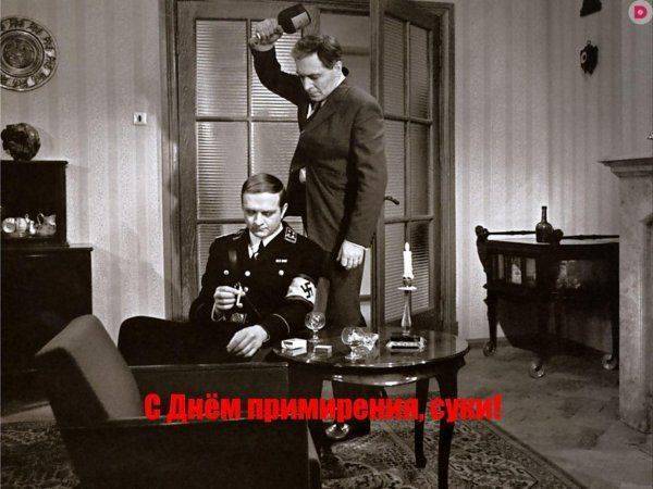 Свято манкурта «Червона дупа» – гибрид белой розы с чёрной жабой