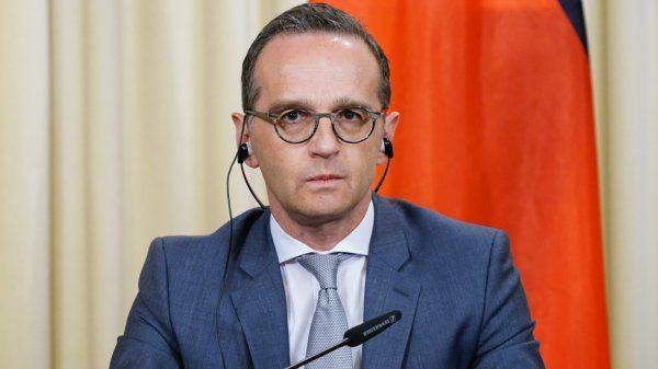 Трамп толкает Меркель в объятия Путина