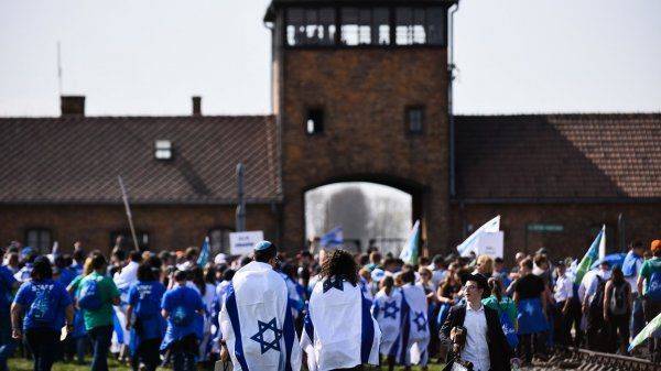 США заставят Польшу платить и каяться за Холокост