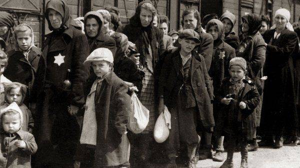 США заставят Польшу платить и каяться за Холокост