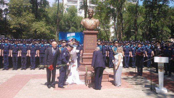 Бюст погибшему в Сирии летчику Роману Филипову открыли в Воронеже