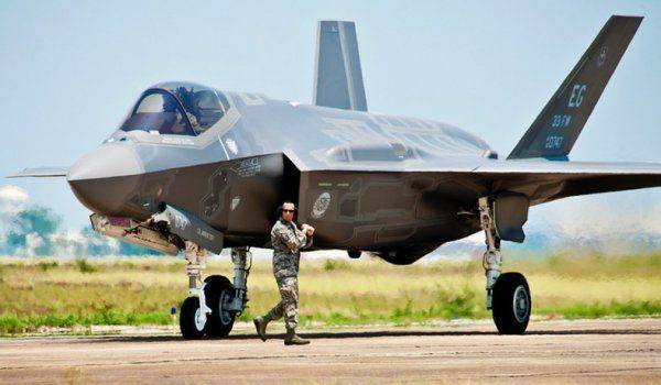 Почему три истребителя США F-35 так и не долетели до своей новой базы в Израиле?