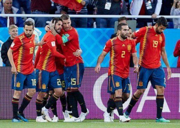 «Утром Климкин сообщит, что Испания присоединилась к бойкоту». Украинские болельщики поддержали Россию «Утром Климкин сообщит, что Испания присоединилась к бойкоту». Украинские болельщики поддержали Россию