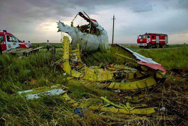 ЕС откровенно блефовал, заявляя, что причастность РФ к сбитому «Боингу» доказана ЕС откровенно блефовал, заявляя, что причастность РФ к сбитому «Боингу» доказана