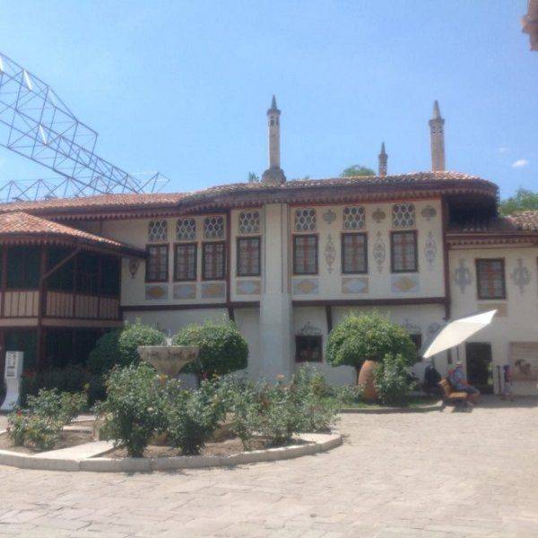 Монтян: татары по факту катаются, как сыр в масле, причем за счёт остального населения Крыма Монтян: татары по факту катаются, как сыр в масле, причем за счёт остального населения Крыма